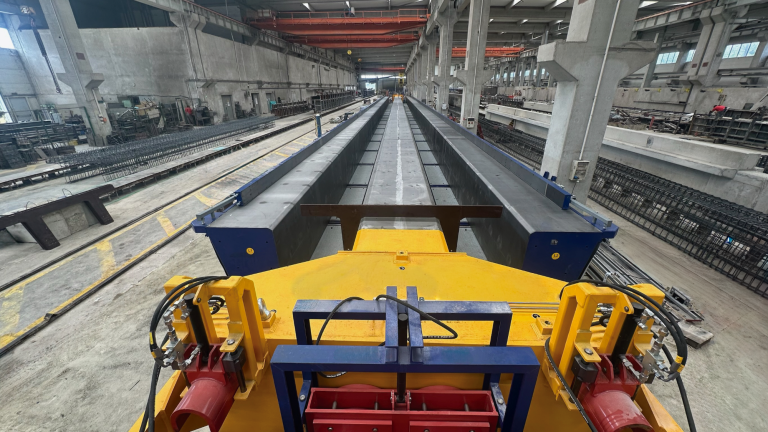 Form für TT-Platten Schalungsanlage zur Herstellung von TT-Platten und Betonbindern im Betonfertigteilwerk